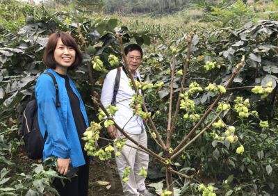 Professor Zhang Chuanxi (right) of Zhejiang University and Xu Feng of Beijing Forestry University guiding base construction